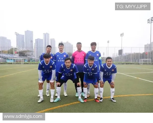 旗开得胜足球明星的荣耀之路与奋斗精神探讨