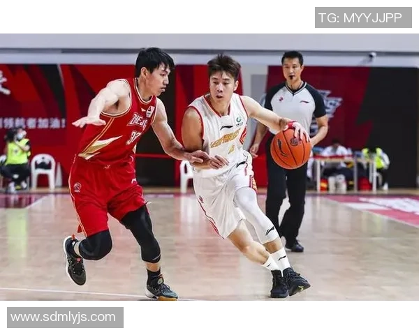 杭州篮球队以64分领跑大师赛积分榜展现强劲实力