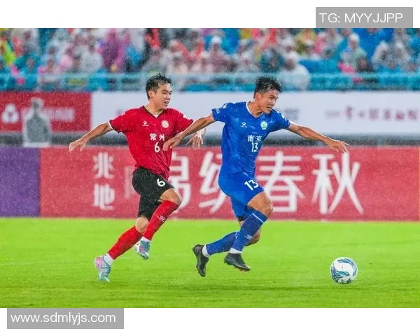 南京足球队在全国锦标赛积分榜上以97分稳居第一名展现强劲实力